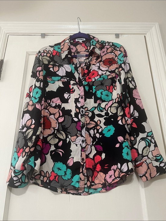 Express Tops - Express Floral Button-Down Shirt in Black, Teal, Coral, Pink